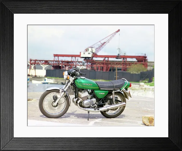 Framed Print : Kawasaki KH 400 motorbike Framed Print : Kawasaki KH 400 motorbike