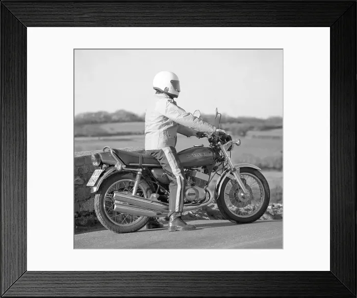 Framed Print : Kawasaki KH 400 motorbike Framed Print : Kawasaki KH 400 motorbike