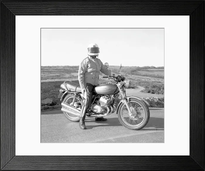 Framed Print : Kawasaki KH 400 motorbike Framed Print : Kawasaki KH 400 motorbike