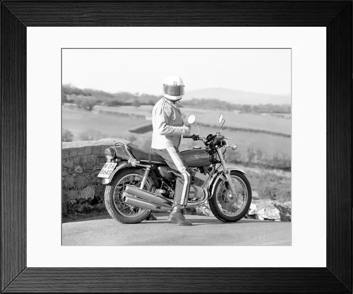 Framed Print : Kawasaki KH 400 motorbike Framed Print : Kawasaki KH 400 motorbike