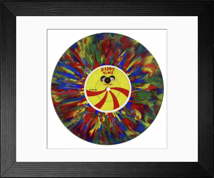 Framed Print : Rainbow design vinyl single record, side 1 Framed Print : Rainbow design vinyl single record, side 1