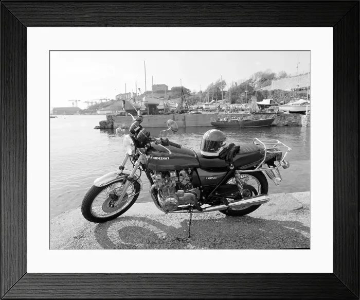 Framed Print : Kawasaki Z 650 motorbike Framed Print : Kawasaki Z 650 motorbike