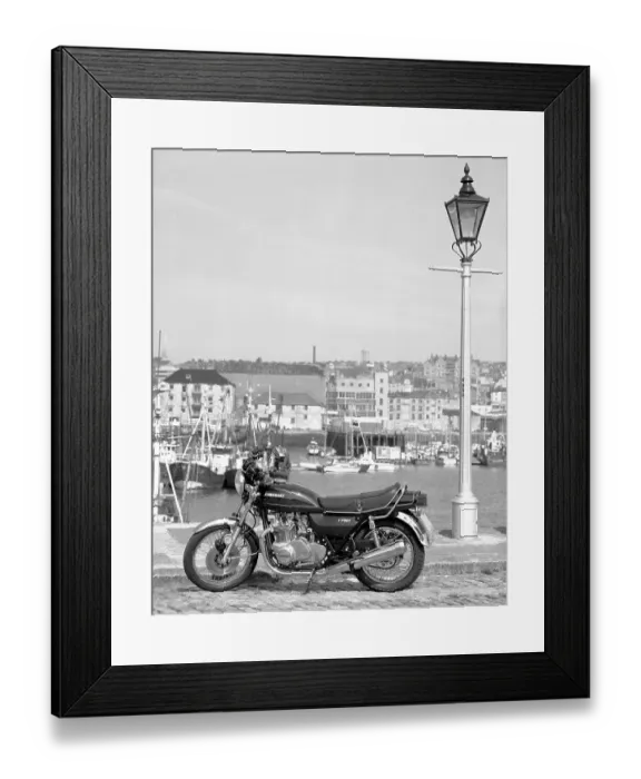 Framed Print : Kawasaki Z 750 motorbike Framed Print : Kawasaki Z 750 motorbike