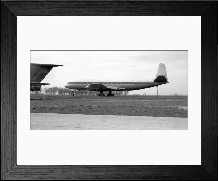 Framed Print : de Havilland DH. 106 Comet 2 7610M (ex G-ALYT) Framed Print : de Havilland DH. 106 Comet 2 7610M (ex G-ALYT)