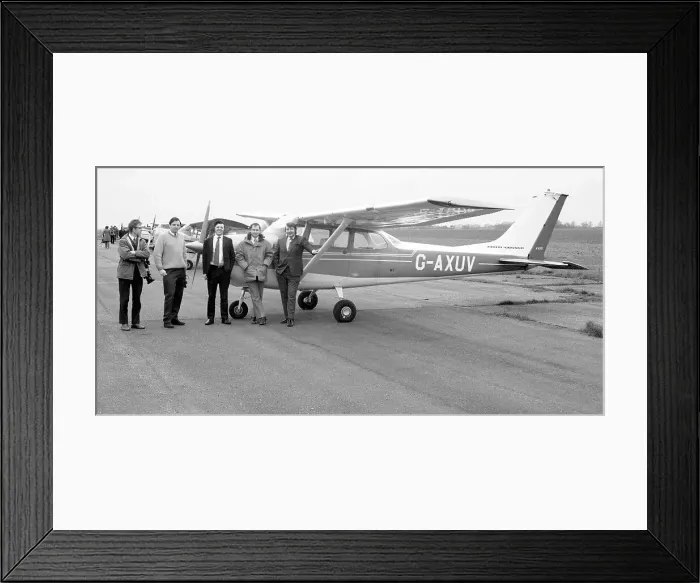 Framed Print : Reims-Cessna F172H Skyhawk G-AXUV Framed Print : Reims-Cessna F172H Skyhawk G-AXUV