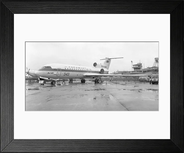 Framed Print : Yakovlev Yak-42 SSSR-42303 Framed Print : Yakovlev Yak-42 SSSR-42303