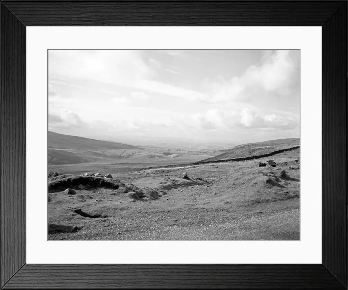 Framed Print : View of the Yorkshire Dales, between Kaber and Tan Hill Framed Print : View of the Yorkshire Dales, between Kaber and Tan Hill