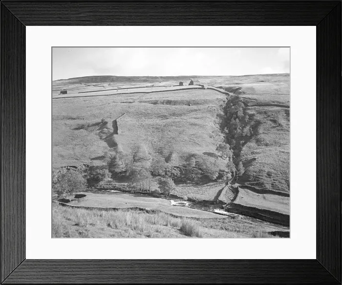 Framed Print : View of the Yorkshire Dales, between Kaber and Tan Hill Framed Print : View of the Yorkshire Dales, between Kaber and Tan Hill