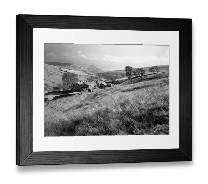 Framed Print : View of the Yorkshire Dales, between Kaber and Tan Hill Framed Print : View of the Yorkshire Dales, between Kaber and Tan Hill