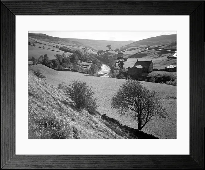 Framed Print : View of the Yorkshire Dales, between Kaber and Tan Hill Framed Print : View of the Yorkshire Dales, between Kaber and Tan Hill