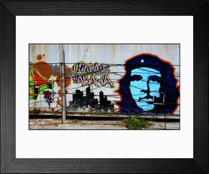 Framed Print : Graffiti and Che Guevara painting, Havana, Cuba Framed Print : Graffiti and Che Guevara painting, Havana, Cuba