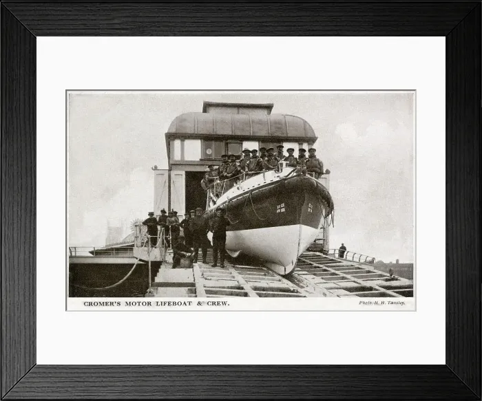 Framed Print : Cromer's Motor Lifeboat and Crew Framed Print : Cromer's Motor Lifeboat and Crew