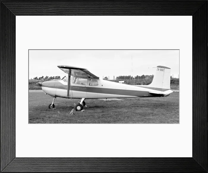 Framed Print : Cessna 172 ZK-BUE Framed Print : Cessna 172 ZK-BUE