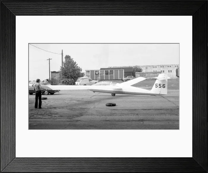 Framed Print : Yorkshire Sailplanes YS-53 Sovereign 556 Framed Print : Yorkshire Sailplanes YS-53 Sovereign 556
