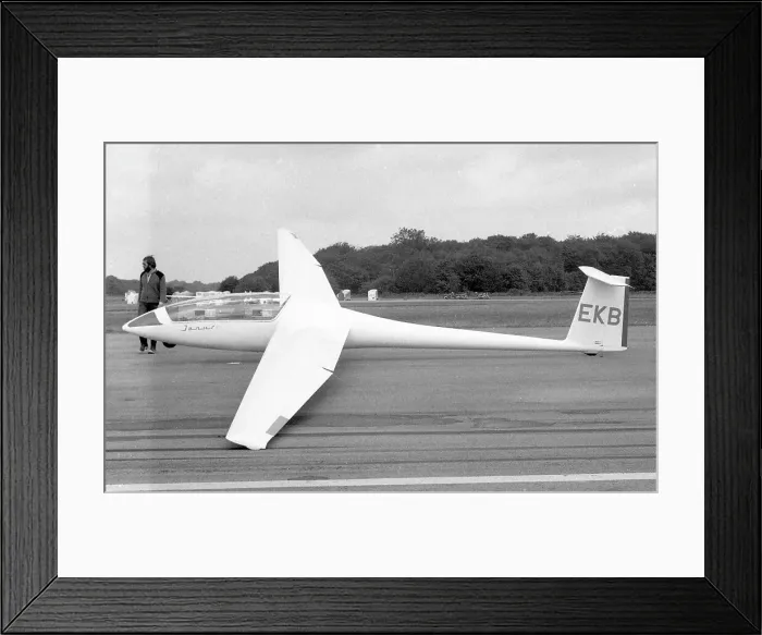 Framed Print : Schempp-Hirth Janus C EKB Framed Print : Schempp-Hirth Janus C EKB