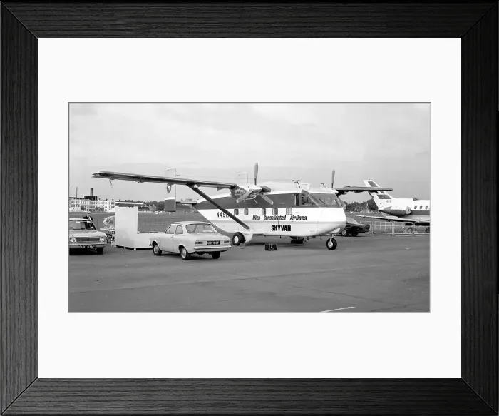 Framed Print : Short SC. 7 Skyvan 3 N4917 Framed Print : Short SC. 7 Skyvan 3 N4917