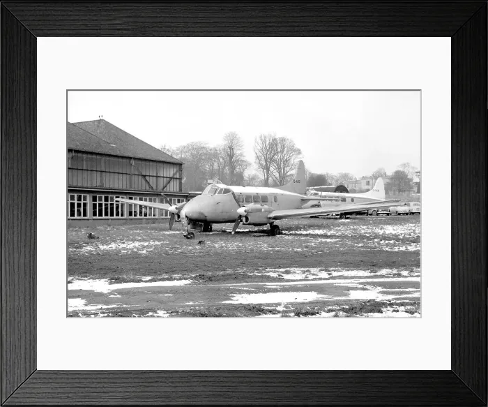 Framed Print : de Havilland DH. 104 Dove 5 G-AROI Framed Print : de Havilland DH. 104 Dove 5 G-AROI
