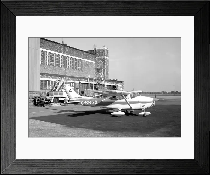 Framed Print : Cessna 182P Skylane G-BBGX Framed Print : Cessna 182P Skylane G-BBGX