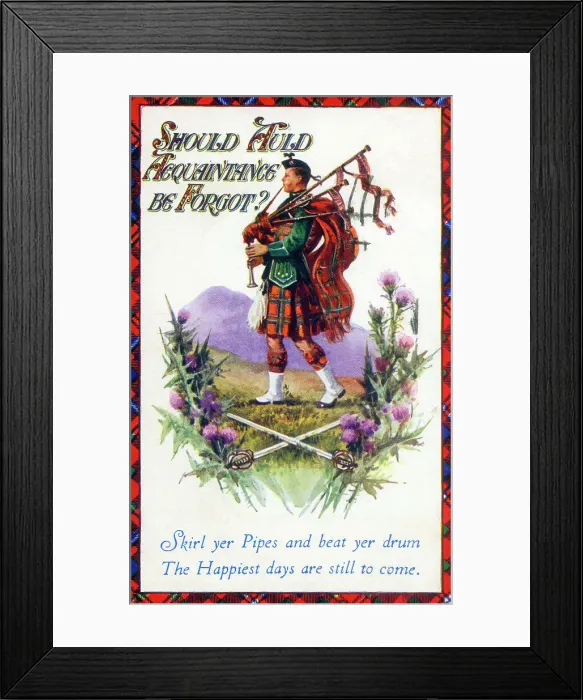 Framed Print : A Scottish Highlander Piper plays Auld Lang Syne Framed Print : A Scottish Highlander Piper plays Auld Lang Syne