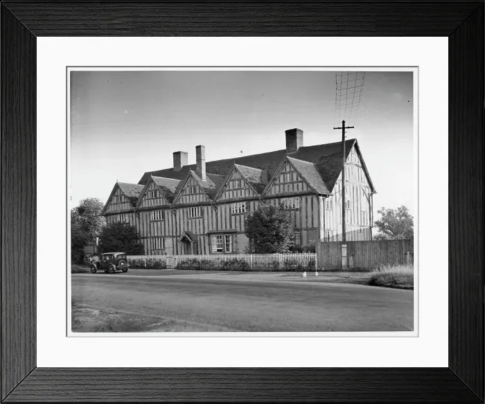 Framed Print : A 5-gabled house at Long Itchington, Warwickshire Framed Print : A 5-gabled house at Long Itchington, Warwickshire