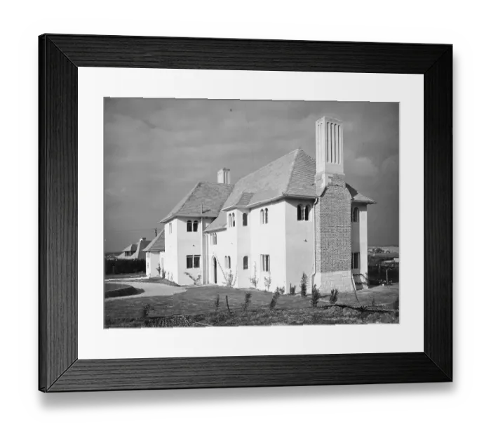 Framed Print : Photo of a Moderne type home Framed Print : Photo of a Moderne type home