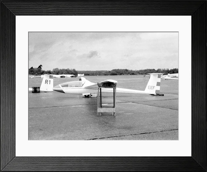 Framed Print : Rolladen-Schneider LS3-17 EEF Framed Print : Rolladen-Schneider LS3-17 EEF
