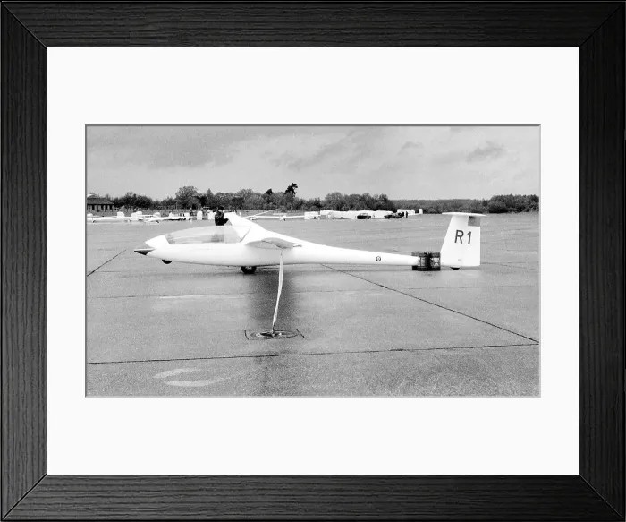 Framed Print : Schempp-Hirth Janus C R1 Framed Print : Schempp-Hirth Janus C R1