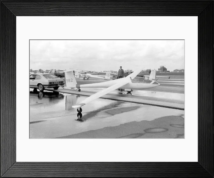 Framed Print : Schempp-Hirth Ventus a 982 Framed Print : Schempp-Hirth Ventus a 982