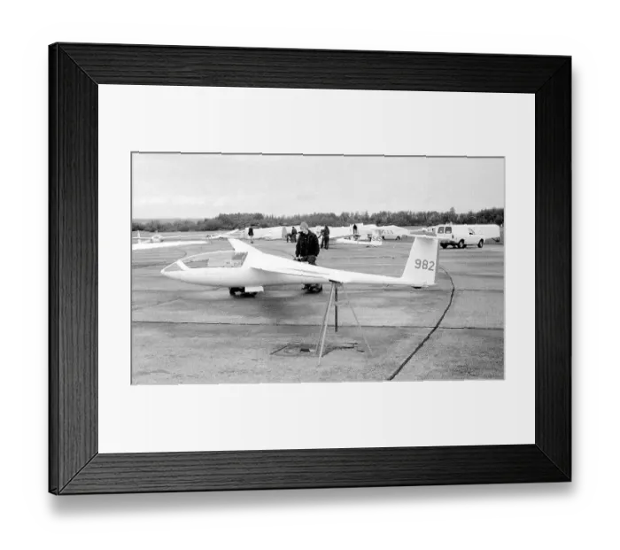 Framed Print : Schempp-Hirth Ventus a 982 Framed Print : Schempp-Hirth Ventus a 982