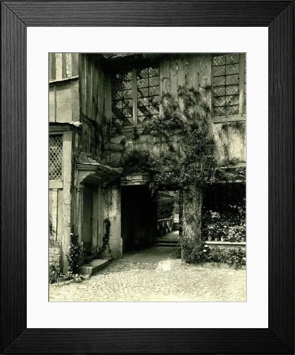 Framed Print : The Courtyard, Ightham Mote, Kent Framed Print : The Courtyard, Ightham Mote, Kent