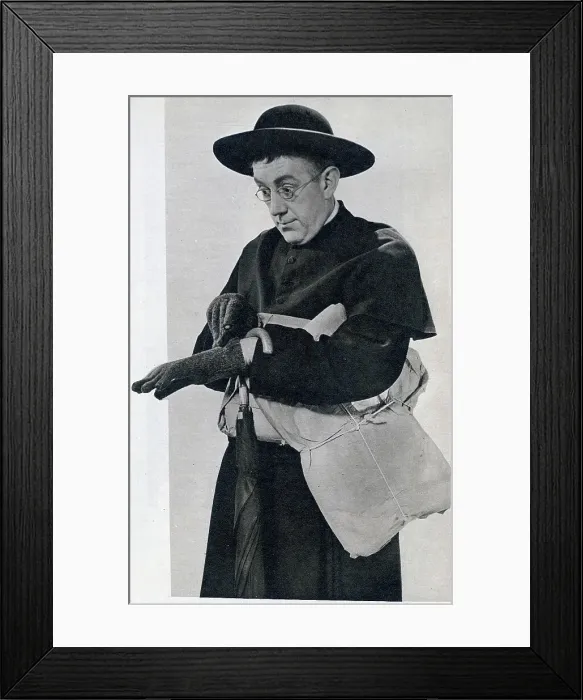 Framed Print : Alec Guinness (1914 - 2000) portraying G. K. Chesterton's sleuth Father Brown in the 1954 film of the same name. In the United States the film was marketed under the title The Detective'. Date: 1954 Framed Print : Alec Guinness (1914 - 2000) portraying G. K. Chesterton's sleuth Father Brown in the 1954 film of the same name. In the United States the film was marketed under the title The Detective'. Date: 1954
