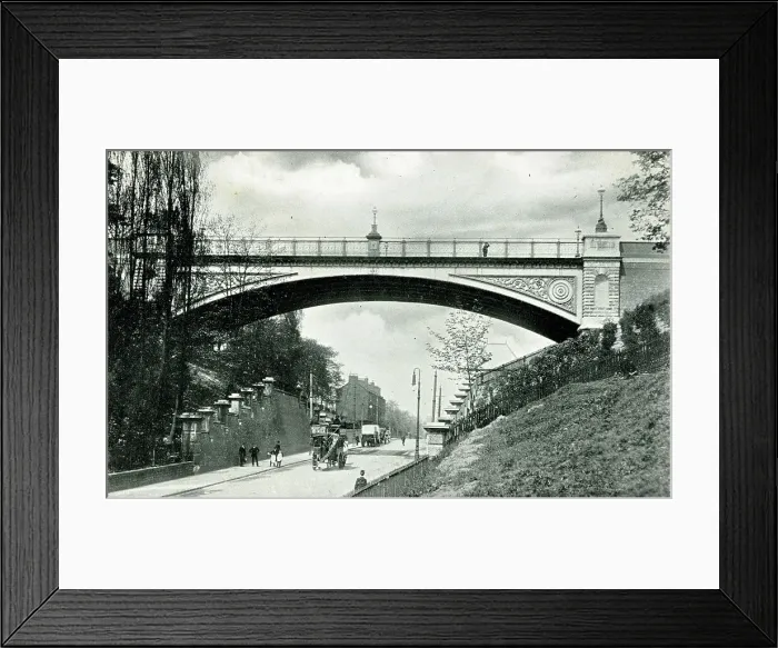 Framed Print : The Archway, Highgate, North London Framed Print : The Archway, Highgate, North London