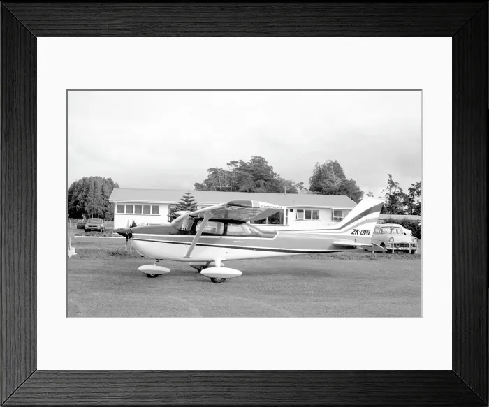 Framed Print : Cessna 172M Skyhawk ZK-DML Framed Print : Cessna 172M Skyhawk ZK-DML