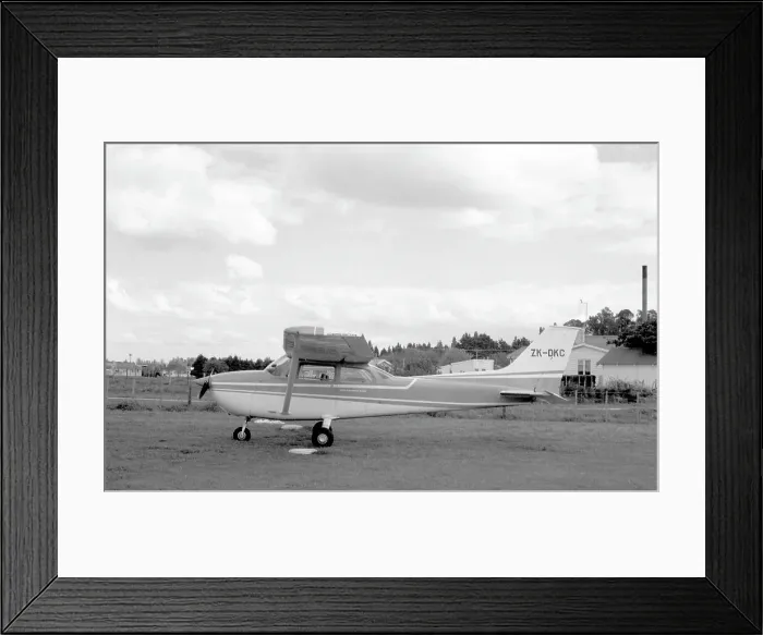 Framed Print : Cessna 172M Skyhawk ZK-DKC Framed Print : Cessna 172M Skyhawk ZK-DKC