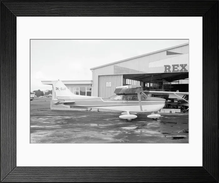 Framed Print : Cessna 172M Skyhawk ZK-DJX Framed Print : Cessna 172M Skyhawk ZK-DJX