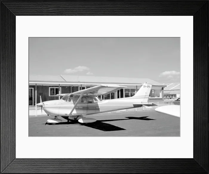 Framed Print : Cessna 172L Skyhawk ZK-DFG Framed Print : Cessna 172L Skyhawk ZK-DFG