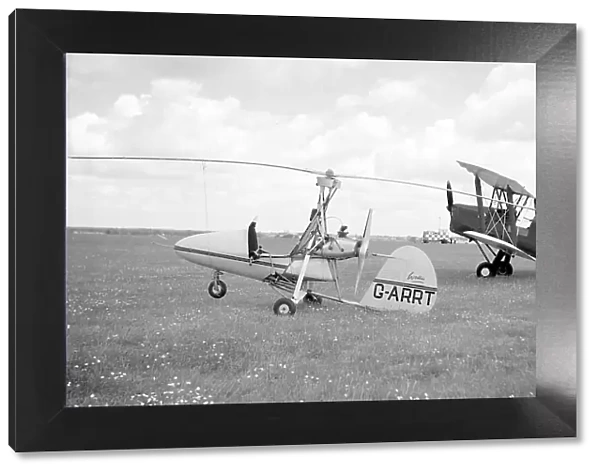 Wallis WA. 116-MC G-ARRT & Tiger Moth G-ANSP