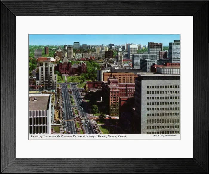 Framed Print : University Avenue and Provincial Parliament Buildings, Toron Framed Print : University Avenue and Provincial Parliament Buildings, Toron