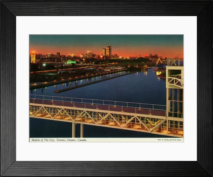 Framed Print : Toronto, Ontario, Canada - Skyline of the City Framed Print : Toronto, Ontario, Canada - Skyline of the City