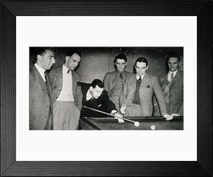 Framed Print : Sunderland and Preston footballers playing billiards Framed Print : Sunderland and Preston footballers playing billiards