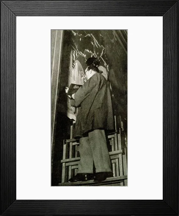Framed Print : RMS Queen Mary, decorative artists before launch Framed Print : RMS Queen Mary, decorative artists before launch