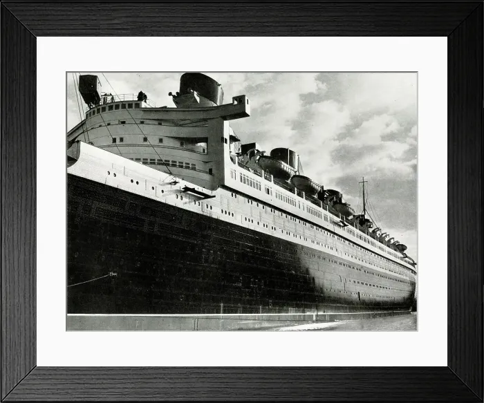 Framed Print : RMS Queen Mary awaiting launch Framed Print : RMS Queen Mary awaiting launch