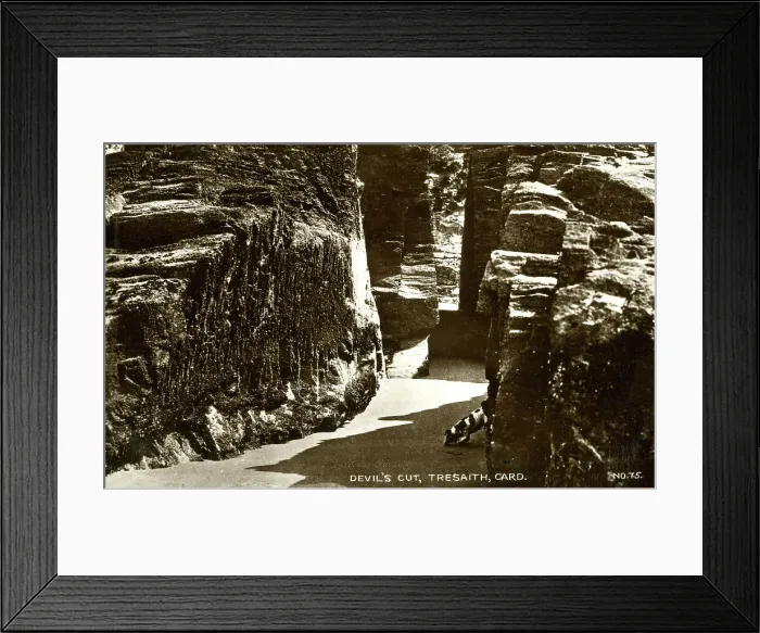 Framed Print : Devil's Cut, Tresaith, Cardigan, Wales
