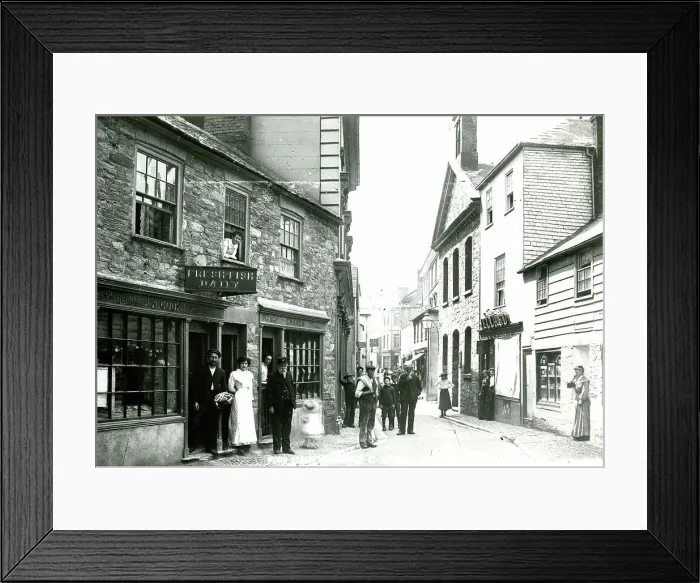 Framed Print : Shopping street in Salcombe, Devon Framed Print : Shopping street in Salcombe, Devon