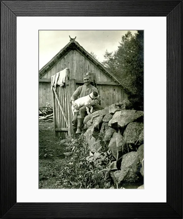 Framed Print : German soldier with his dog, WW1 Framed Print : German soldier with his dog, WW1