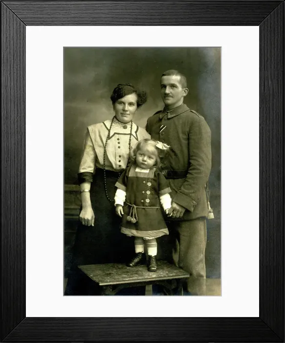 Framed Print : German soldier with his wife and daughter, WW1 Framed Print : German soldier with his wife and daughter, WW1