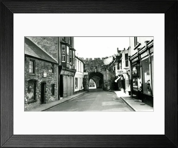 Framed Print : Ye Olde Gifte Shoppe, Five Arches, Tenby, Wales Framed Print : Ye Olde Gifte Shoppe, Five Arches, Tenby, Wales