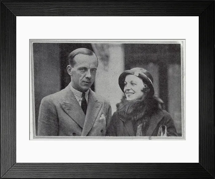Framed Print : Bernard Mills and Jose Lennard Framed Print : Bernard Mills and Jose Lennard