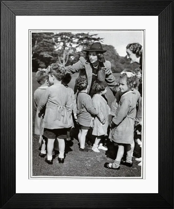 Framed Print : Tilly Losch and child evacuees, Highclere Framed Print : Tilly Losch and child evacuees, Highclere