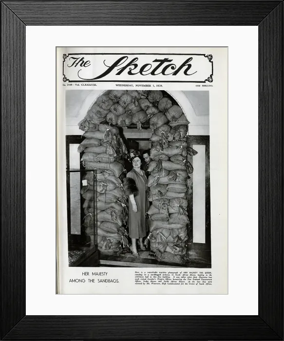 Framed Print : Her Majesty, the Queen amongst sandbags Framed Print : Her Majesty, the Queen amongst sandbags